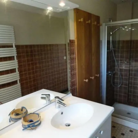 House Peyrebru Maison 4 בית נופש